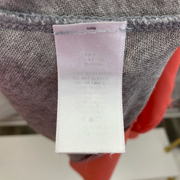 Gray long sleeve tunic with pocket and bottom pop of coral - Picture 6 of 6